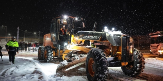Erzincan Valisi karla mücadele çalışmalarını sahada takip etti