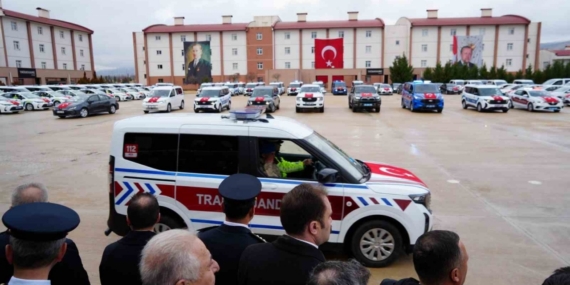 Erzincan’da emniyet ve jandarmaya 122 yeni hizmet aracı teslim edildi