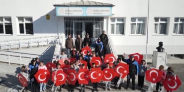 Erzincan’da gökyüzünü polisler ve çocuklar birlikte renklendirdi