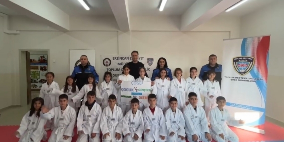Erzincan’da "Hep Birlikte Aileyiz" Projesi kapsamında öğrencilere tekvando kıyafeti desteği