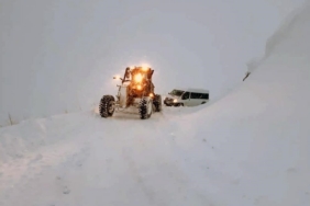 Erzincan’da kar ve tipi nedeniyle 341 köy yolu ulaşıma kapandı