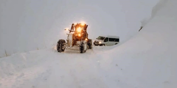 Erzincan’da kar ve tipi nedeniyle 341 köy yolu ulaşıma kapandı
