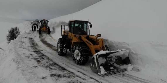 Erzincan’da kardan ulaşıma kapanan 12 köy yolu açıldı
