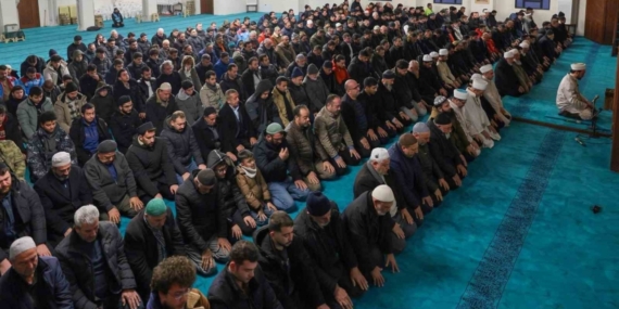 Erzincan’da Üç Aylar başlangıcında Terzibaba Külliyesi’nde sabah namazı programı düzenlendi