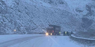 Erzurum-Erzincan karayolunda ağır tonajlı araçların geçişine izin verilmiyor