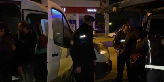 Erzurum’da 37 kaçak göçmen ve 10 organizatör yakalandı