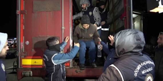 Erzurum’da yılbaşı öncesi polis, asayiş uygulamalarına start verdi