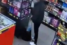 Esenler’de bir zincir markette hırsızlık: Vitrindeki cep telefonunu böyle çaldı