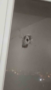 Esenyurt’ta alkollü maganda paniği: Evin camına kurşun isabet etti