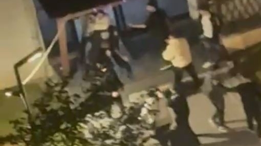 Esenyurt’ta gençler birbirine girdi, sokaklar savaş alanına döndü