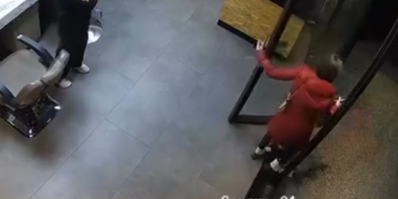 Esenyurt’ta kuaförde işlem yaptıran kadın ’kartımı arabada unuttum’ bahanesiyle kaçtı