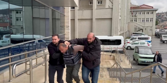 "Eşime neden baktın" diyen adamı bıçaklayarak öldürdü