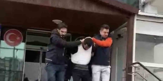 Eşini sokak ortasında öldüren şahıs tutuklandı