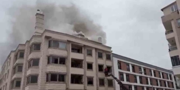 Eskiden otel olarak kullanılan binada çıkan yangın korkuttu