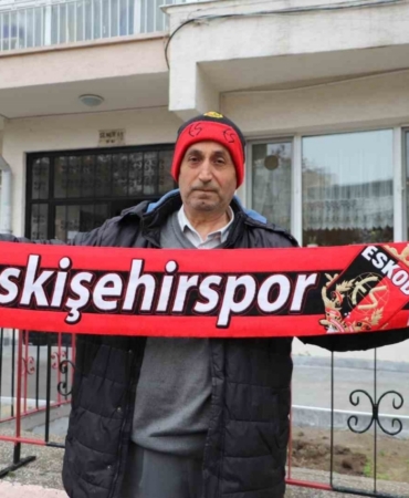 Eskişehir’de apartman sakinleri, Eskişehirspor sevgisini binaya taşıdı