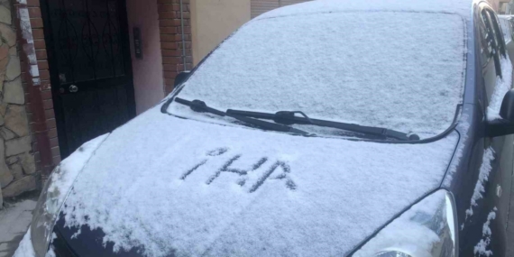 Eskişehir’de araçlar karla kaplandı