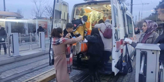 Eskişehir’de liselilerin kavgası kanlı bitti: 1 yaralı