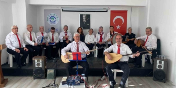 Eskişehir’de Yaşlı Bakım Merkezi’nde  ’Gönüllere Dokunan Moral ve Dayanışma Konseri’