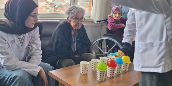 ESOGÜ öğrencilerinden yaşlılar için anlamlı etkinlik