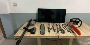 Evde buldukları her şeyi çaldılar: 2 tutuklama