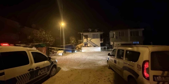Evinin önünde silahlı saldırıya uğrayan motokurye hayatını kaybetti