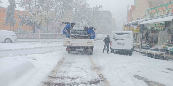 Eyyübiye Belediyesi ekiplerinin karla mücadelesi sürüyor