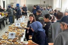 Fabrika işçilerinden yürek ısıtan destek