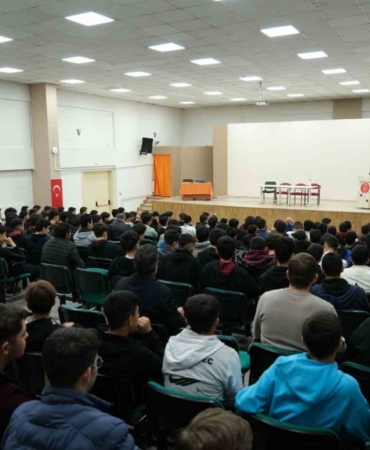 Fakirullahoğlu’ndan 15 Temmuz Şehitleri Anadolu İHL’de konferans