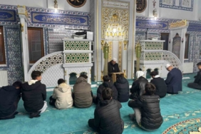 Fen lisesi öğrencileri Hisar Camii’nde sabah namazında buluştu