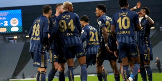Fenerbahçe, ligde ilk yarıyı namağlup kapattı