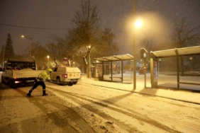 Gaziantep Büyükşehir yoğun kar yağışında tüm ekipleriyle sahada