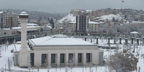 Gaziantep güne beyaz örtü ile uyandı
