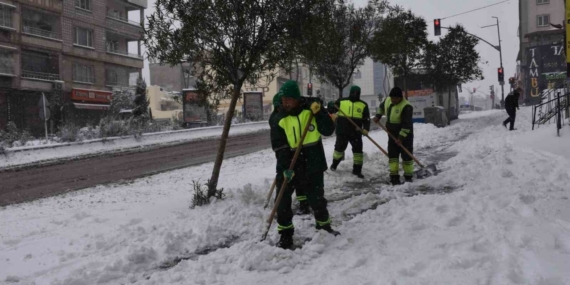Gaziantep’te karla yoğun mücadele
