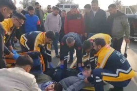 Gaziantep’te motosiklet otomobile çarptı: 2 yaralı