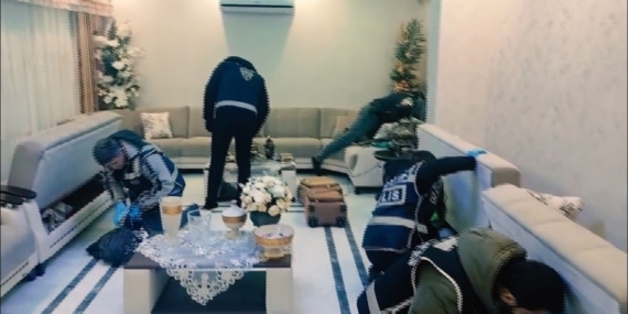 Gaziantep’te nitelikli dolandırıcılık operasyonu: 25 adet ruhsatsız silah ele geçirildi