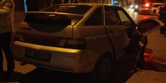 Gece saatlerinde sıkışmalı kaza: 2 yaralı