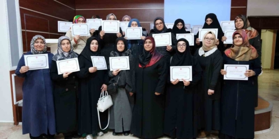 Geçici öğreticilere katılım belgeleri takdim edildi