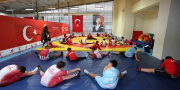 Geleceğin güreşçileri Kepez’de yetişiyor