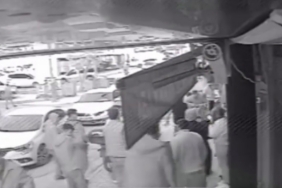 Genç kızlara el-kol hareketi yumruklu kavgayla sona erdi