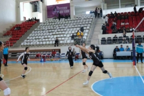 Genç sporcular sahada: Voleybol İl Birinciliği finali devam ediyor