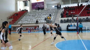 Genç sporcular sahada: Voleybol İl Birinciliği finali devam ediyor