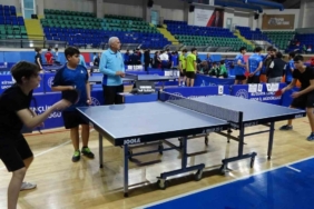 Gençler Masa Tenisi Güneybatı Bölge müsabakaları Kütahya’da başladı
