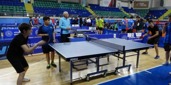 Gençler Masa Tenisi Güneybatı Bölge müsabakaları Kütahya’da başladı