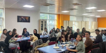 Gençler sanatta buluştu, seramik biblolar renklendi