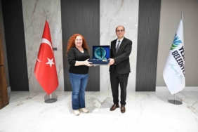 "Gençlik ve Ailem" konulu kısa film yarışması konukları, Başkan Geçit ile bir araya geldi