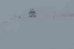 Gercüş’te karda mahsur kalan ambulansa İl Özel İdare ekibi yetişti