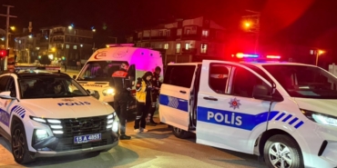 Girdiği markette raftaki şişeleri kırdı