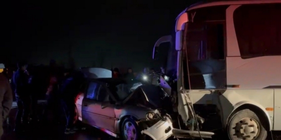 Gönen’de işçi servisi ile otomobil çarpıştı: 1 ölü, 13 yaralı