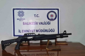 Gönen’de ruhsatsız silah ve 3 çalıntı motosiklet ele geçirildi