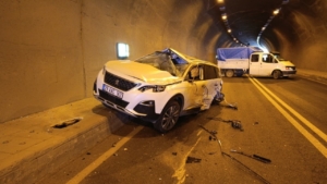 Gümüşhane’de yarım saat arayla meydana gelen iki kazada 1 kişi öldü, 3 kişi yaralandı